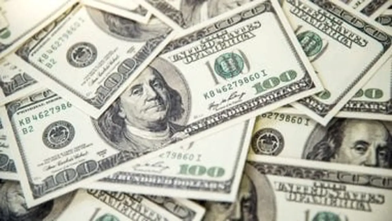 تغيرات مستمرة في سعر شراء الدولار أمام الجنيه داخل البنوك المصرية